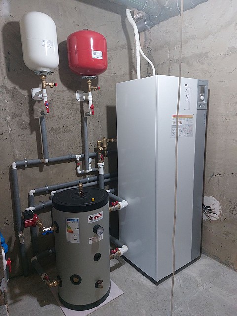 Instalare sistema de apeduct, canalizare, obiecte sanitare și încălzire cu pompă de căldură